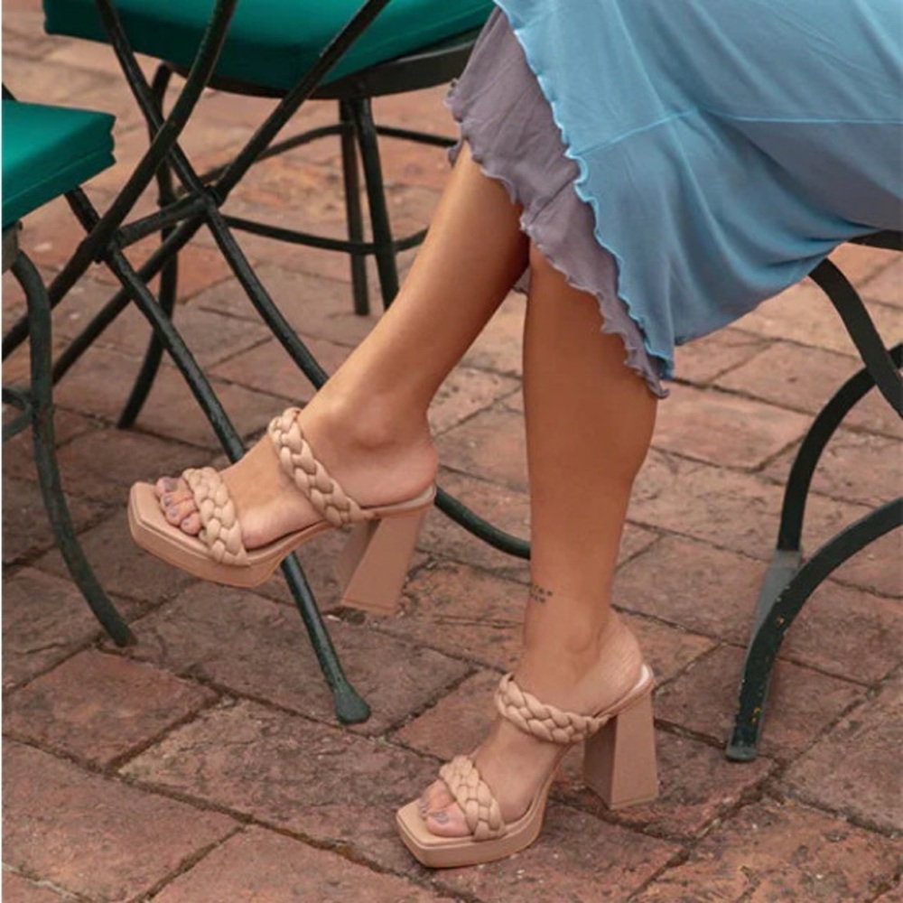 Dolce Vita Women's Ashby Heeled Sandal
color: Cafe Stella. Size 10